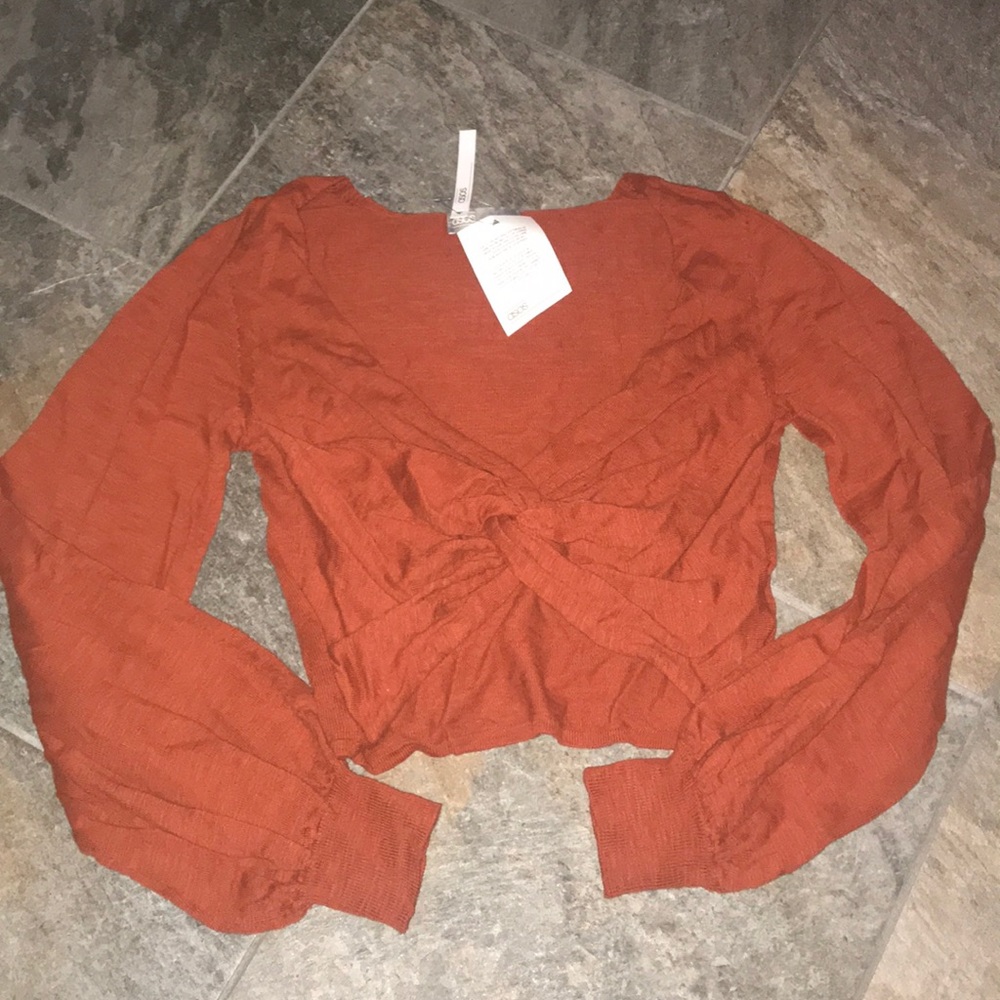 twist front top